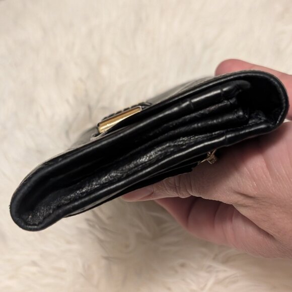 Chloé, Long Wallet Black Leather with Gold Bow Detail - Picture 7 of 13